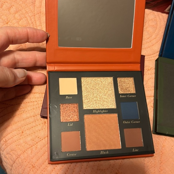 Laura Geller Party in a Palette, Glamorous Gatherings, 4 Face Palette NWT - Picture 5 of 11